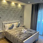 게스트하우스 New House 피우미치노